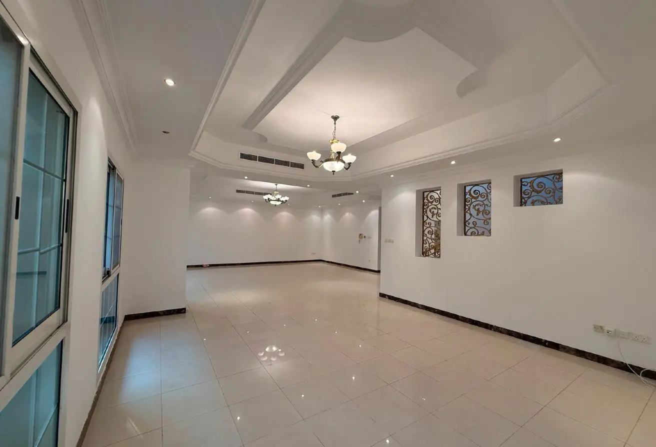 4 Bedroom Villa for Rent in Umm Suqeim 2