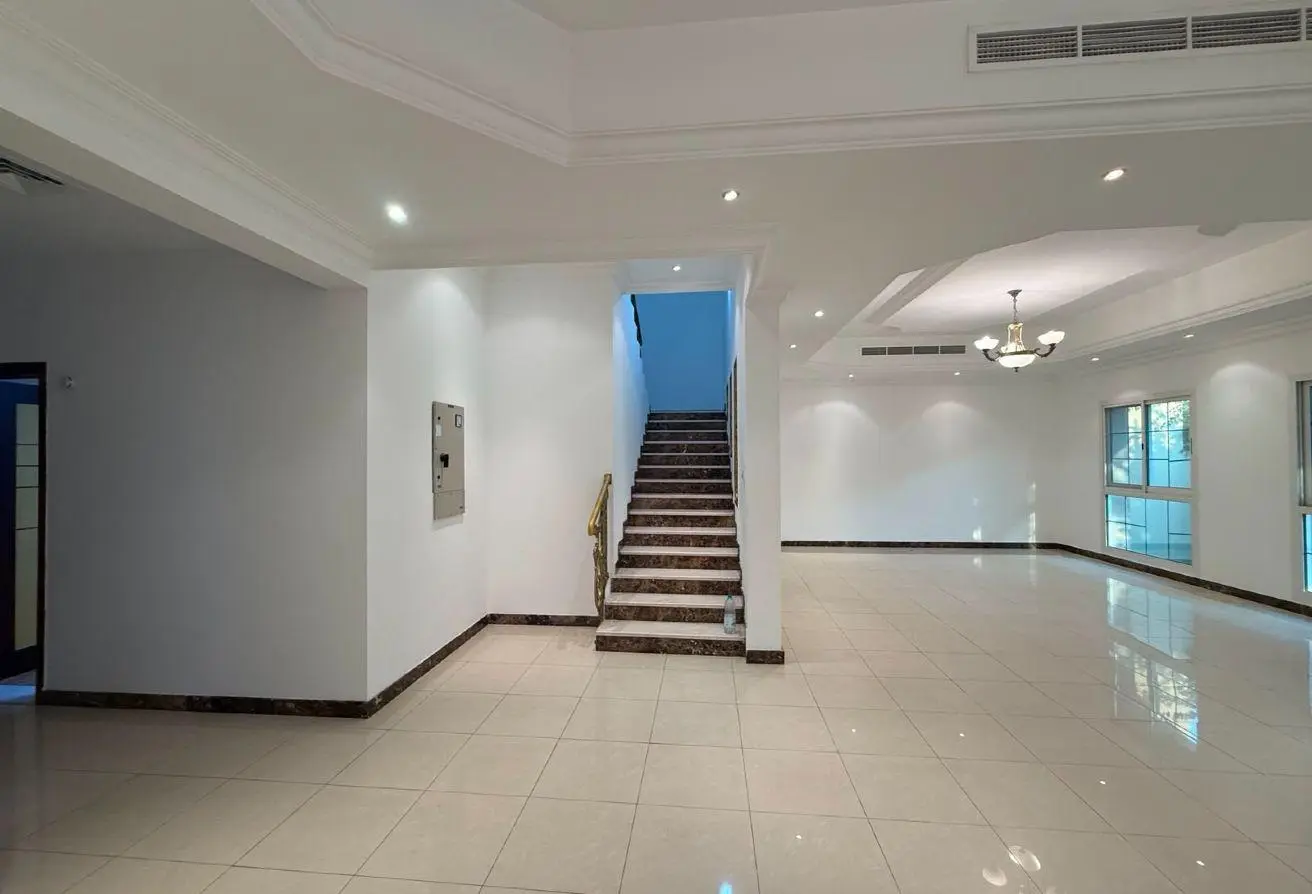 4 Bedroom Villa for Rent in Umm Suqeim 2