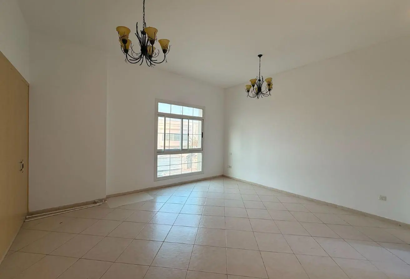 4 Bedroom Villa for Rent in Umm Suqeim 2