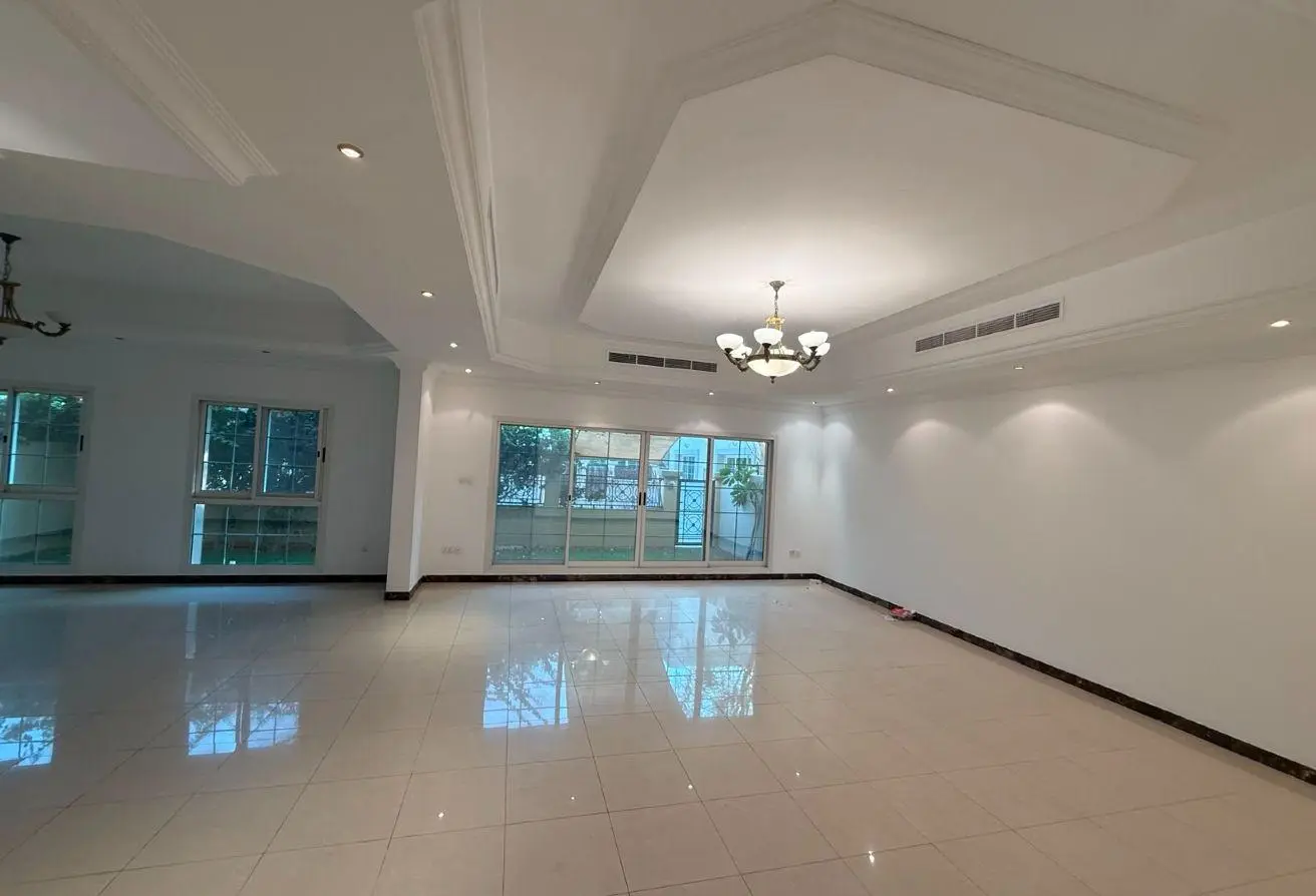 4 Bedroom Villa for Rent in Umm Suqeim 2
