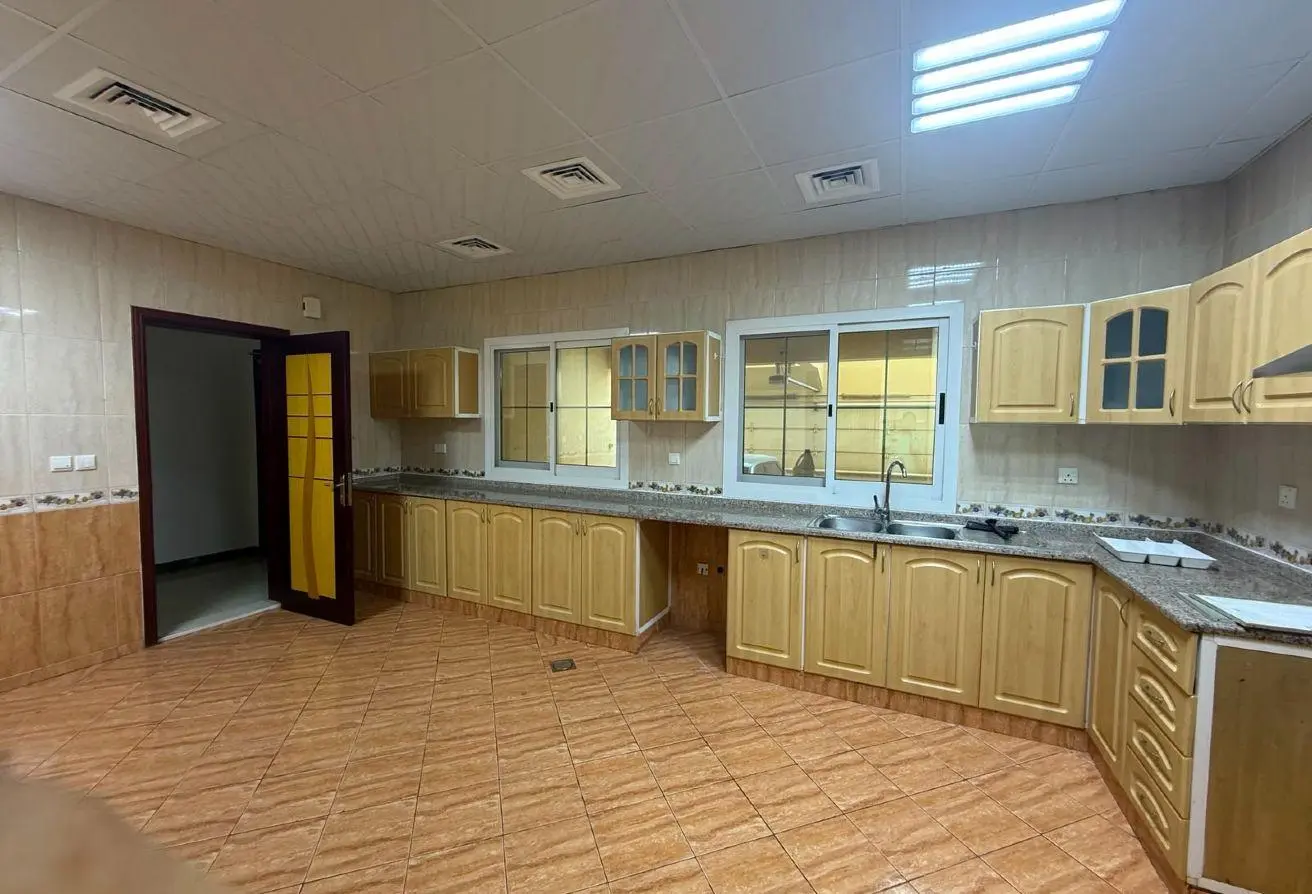 4 Bedroom Villa for Rent in Umm Suqeim 2