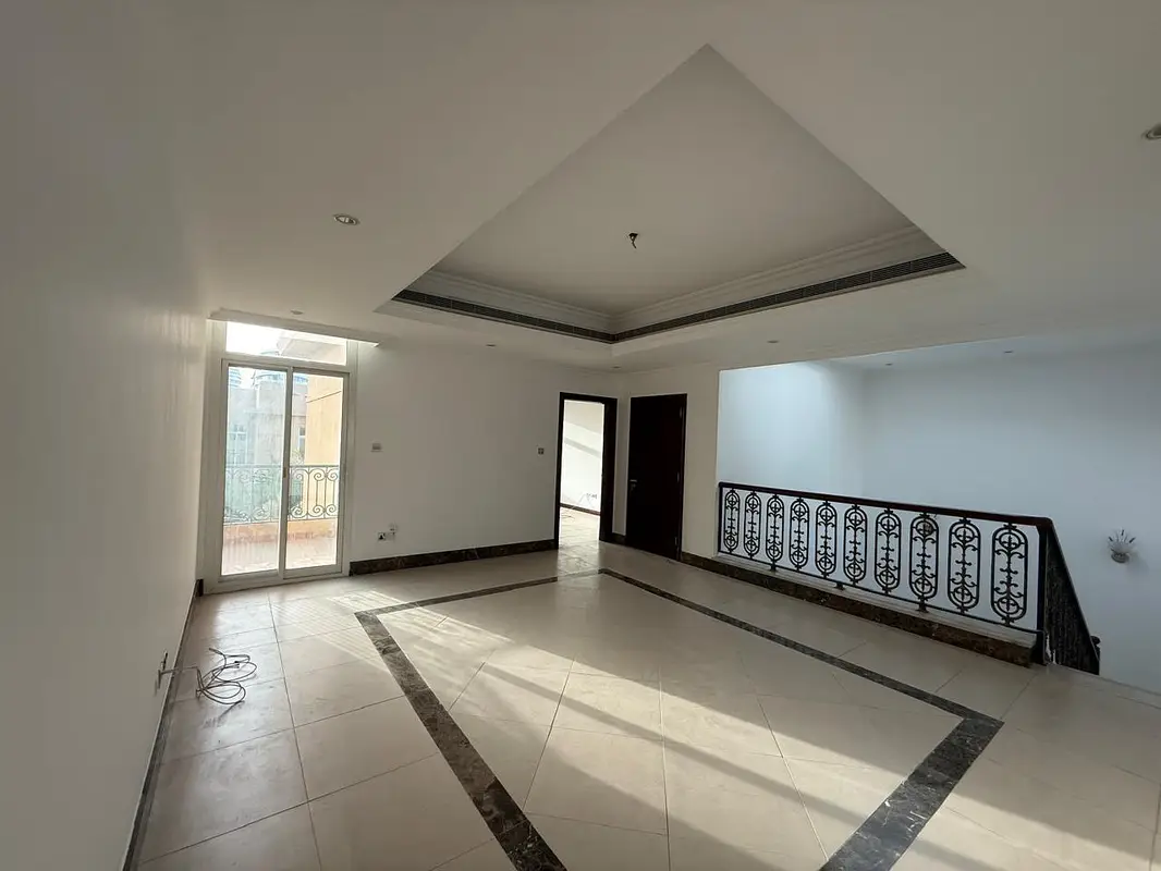 4 Bedroom Villa for Rent in Umm Suqeim