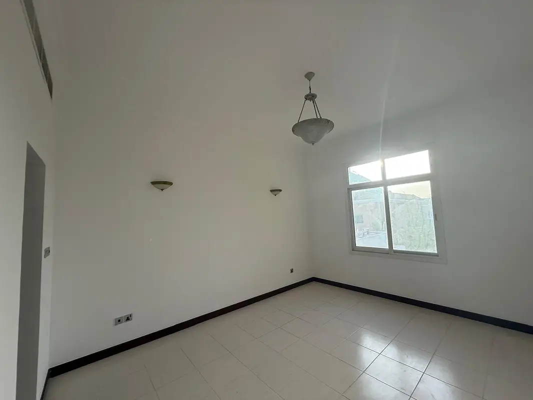 4 Bedroom Villa for Rent in Umm Suqeim
