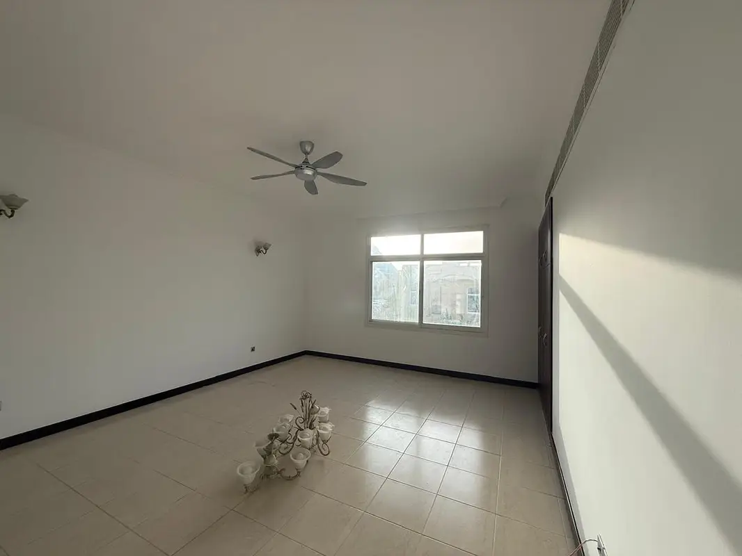 4 Bedroom Villa for Rent in Umm Suqeim