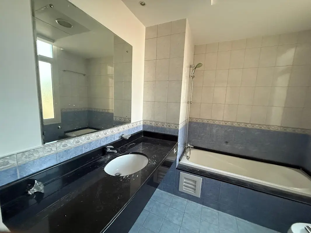 4 Bedroom Villa for Rent in Umm Suqeim