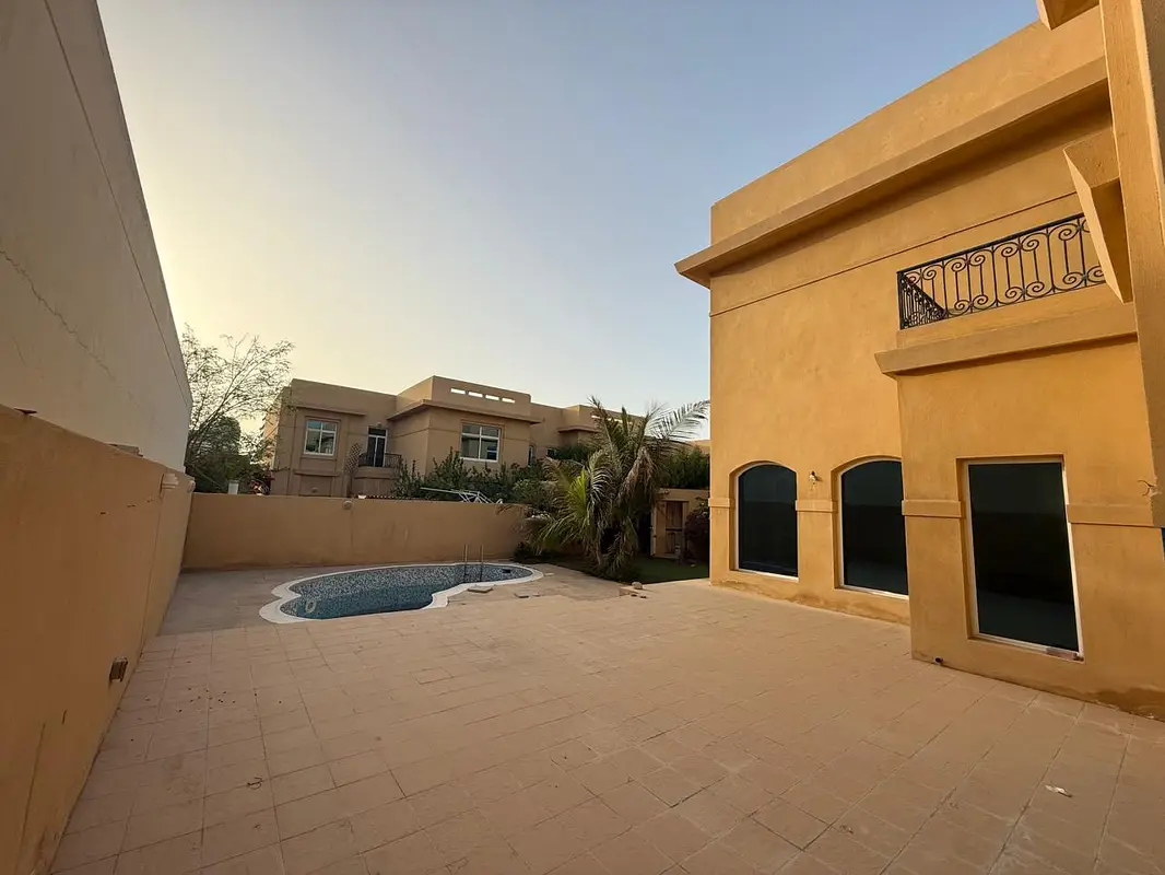 4 Bedroom Villa for Rent in Umm Suqeim