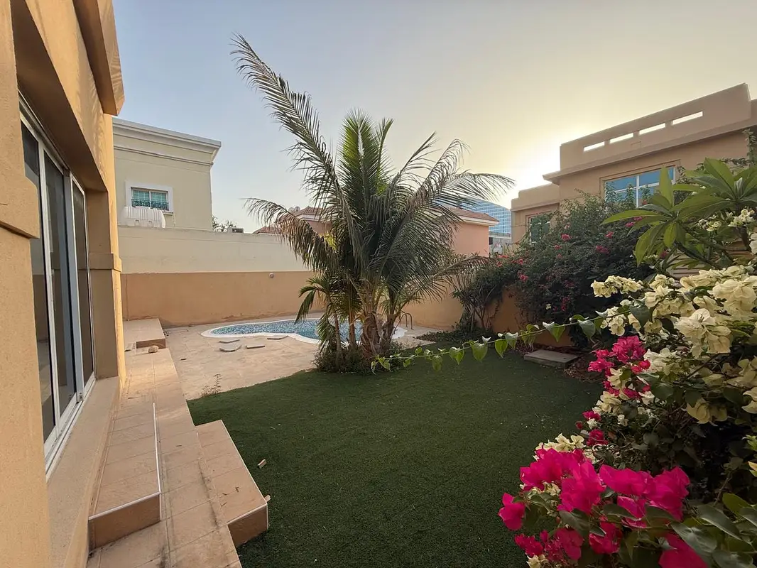 4 Bedroom Villa for Rent in Umm Suqeim