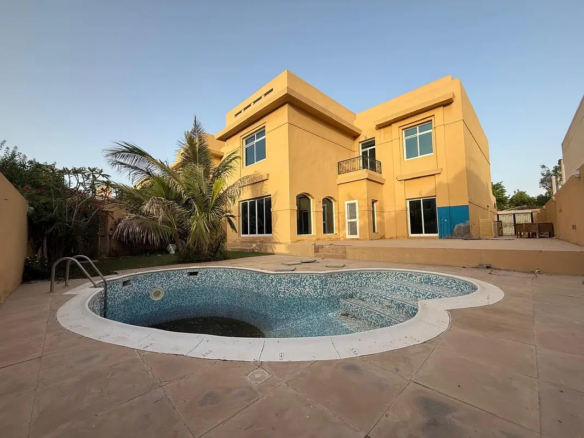 4 Bedroom Villa for Rent in Umm Suqeim