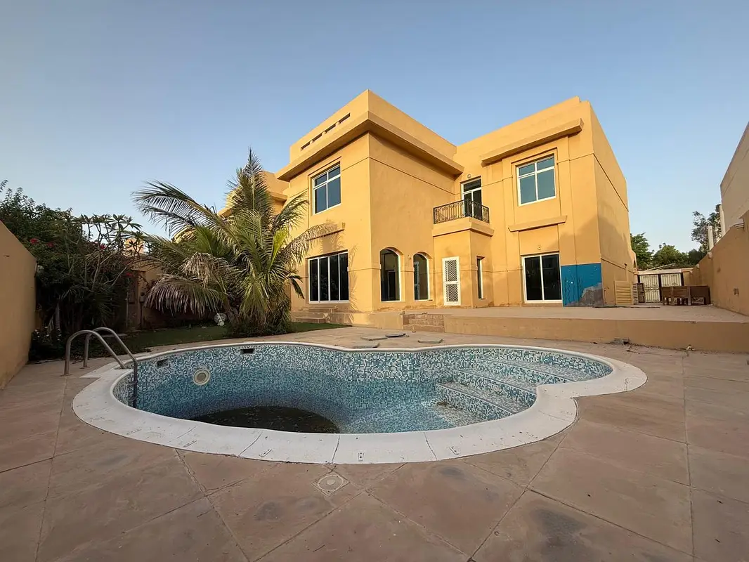 4 Bedroom Villa for Rent in Umm Suqeim