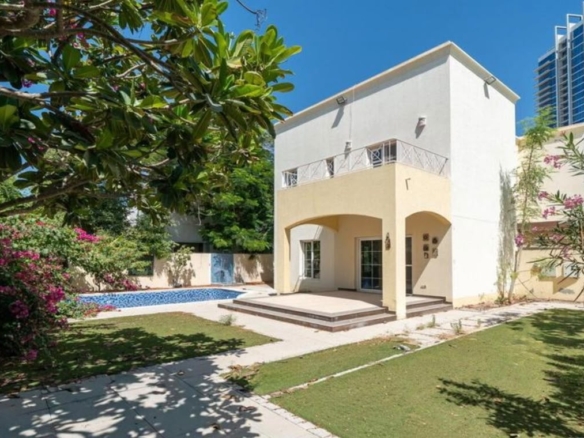 Type 5 Villa for Sale in Meadows 1